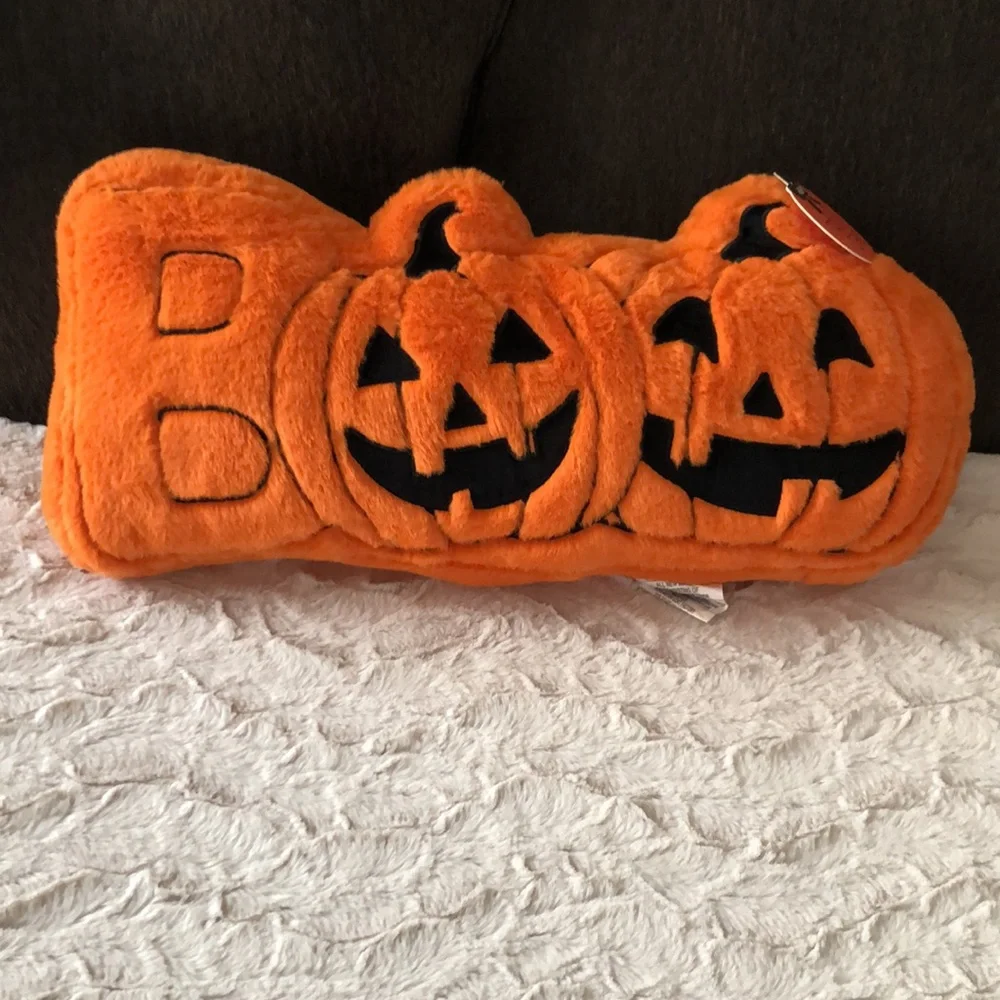 Plush Halloween 'BOO' Pumpkin Pillow - Orange Jack-o'-Lanterns